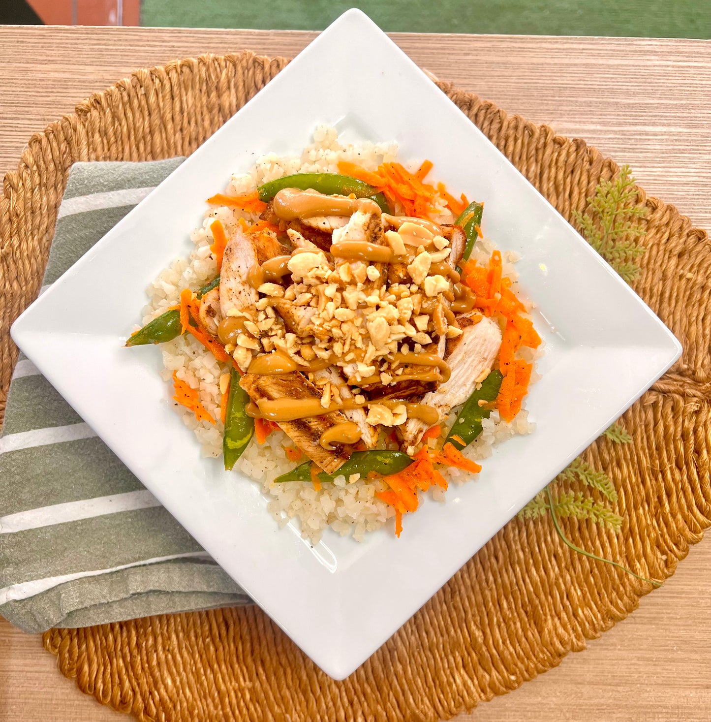 Peanut chicken bowl w/ lime cauliflower rice (low carb/paleo/whole 30)