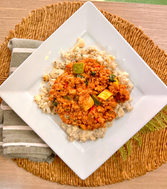 Chili "Mac" w/ Turkey Chili + Cauli Mac (low carb/paleo/whole 30)