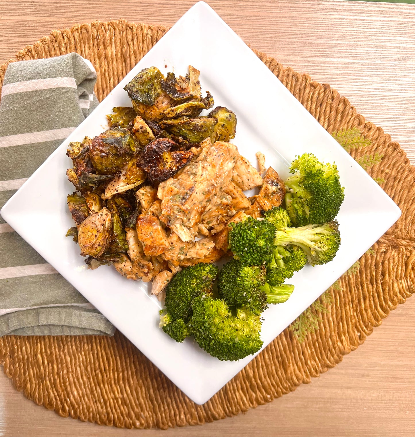 Lemon Crema Grilled Chicken w/ Roasted Brussels & Broccoli (low carb/paleo/whole 30)